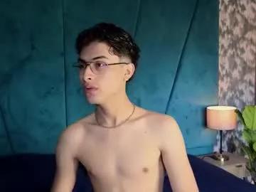 Freechat aaron_eze on Chaturbate