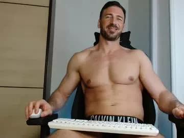 Private aaront0pmuscles on Chaturbate