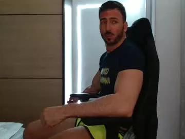 Private aaront0pmuscles on Chaturbate