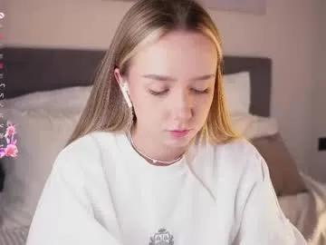 Freechat alodiaacomb on Chaturbate
