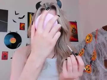 Freechat cassieholland on Chaturbate