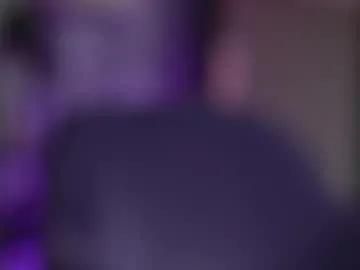 Freechat ellieredd on Chaturbate