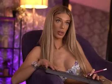 Freechat ellieredd on Chaturbate