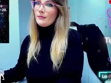 Freechat evelyne_rose on Chaturbate