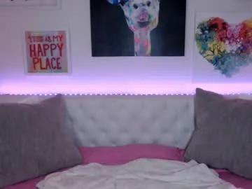 Freechat holihurricane on Chaturbate