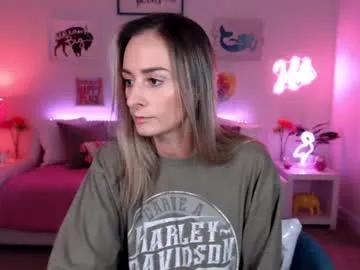 Freechat holihurricane on Chaturbate