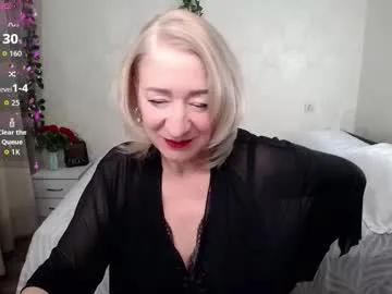 hunters_woman — GOAL: Tour over the body [18 tokens remaining] Welcome to my room! #mature #blonde #bigboobs #milf #bigass