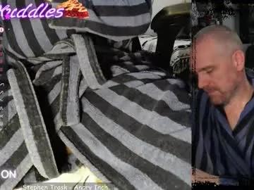 Freechat kenkuddles on Chaturbate