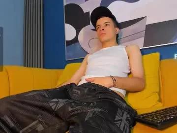 Freechat kevinn_blue on Chaturbate