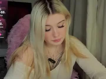Freechat lilhornyprincess on Chaturbate