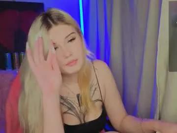 Freechat lilhornyprincess on Chaturbate