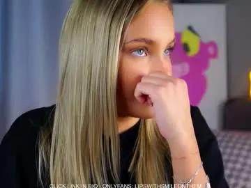 Private lipswithsmileonthem on Chaturbate