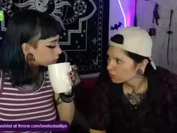 Freechat lovelockedlips on Chaturbate