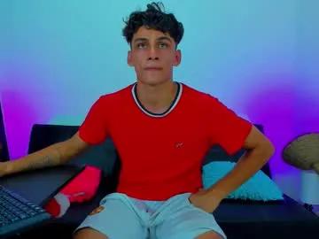 Away max_wild01 on Chaturbate