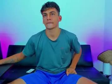 Away max_wild01 on Chaturbate