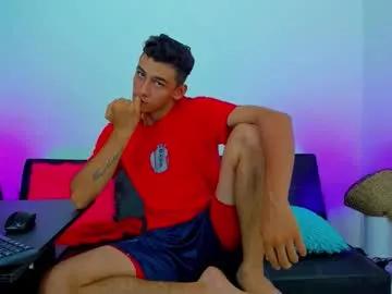 Away max_wild01 on Chaturbate