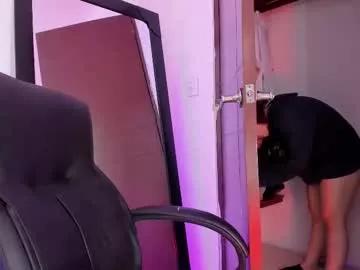 Freechat miaqueen021 on Chaturbate