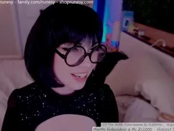 Freechat runesy on Chaturbate