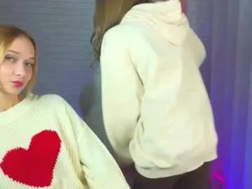 Freechat strawberryglow on Chaturbate