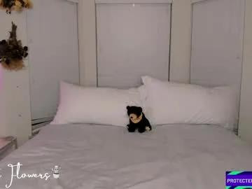 Private violetttflowers on Chaturbate