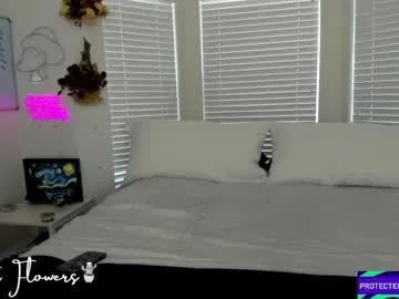 Private violetttflowers on Chaturbate