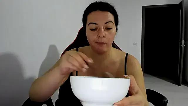 Freechat amiraisa11 on StripChat