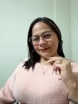 Angie_milf50 — Jugar con mis tetas