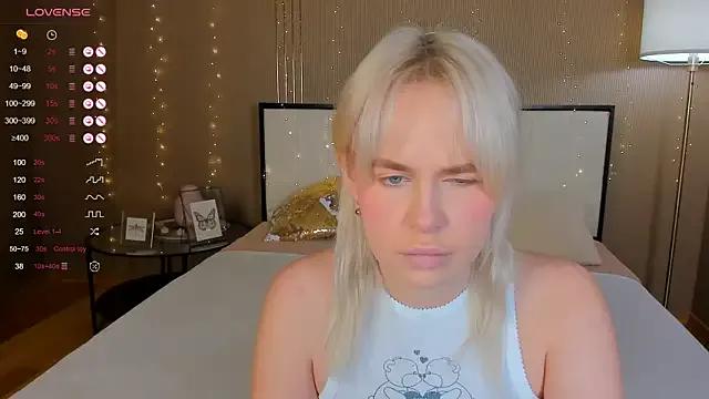 bellatip on StripChat 