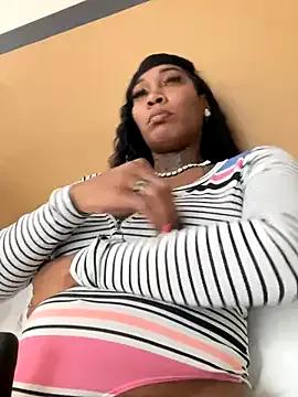 Group CUMQUEEN-XXX69 on StripChat