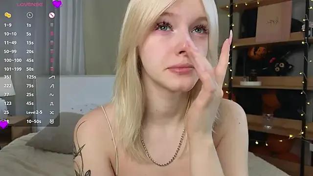 Freechat EdlaHewell on StripChat