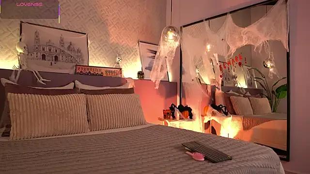 Freechat ElleDiane on StripChat