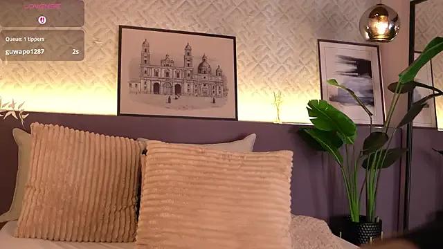 Freechat ElleDiane on StripChat