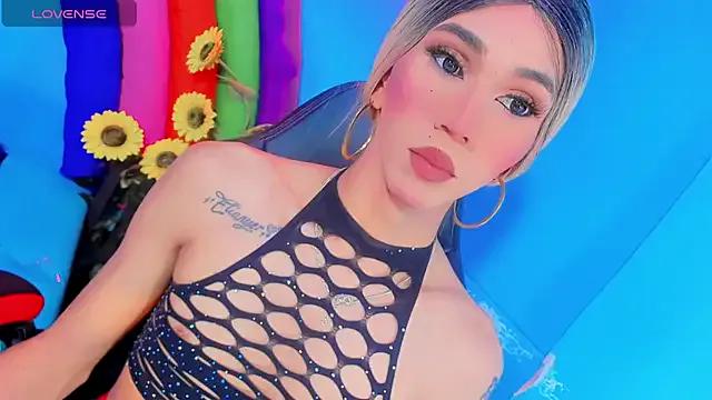 Freechat emelly_horny_ on StripChat