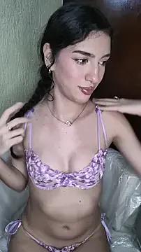 Emily-hottson — Show one tit