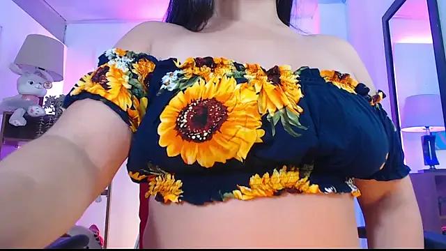 Freechat emily_jewell1 on StripChat