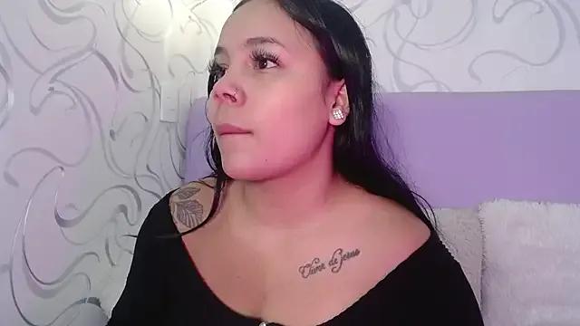 Freechat EmilyQueen3x on StripChat