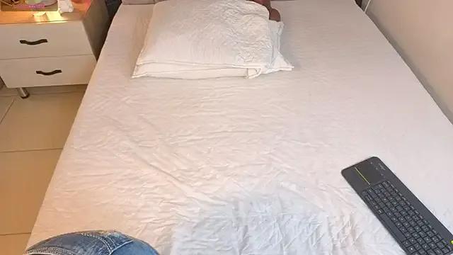 Freechat emmi_collinss on StripChat