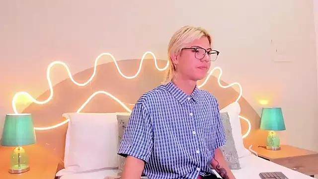 Freechat Enrrixxx_ on StripChat