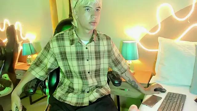 Freechat Enrrixxx_ on StripChat