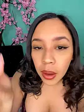 Esmerald_1111 — Pinch my nipple on close up