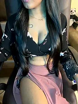 StripChat its_ur_flora is Freechat its_ur_flora — Full nude from the back