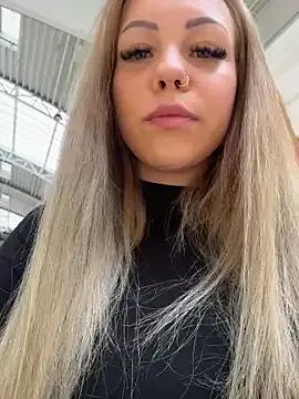 StripChat KittyMissyX is Freechat KittyMissyX — squirting in the toilet