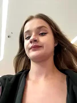 Freechat KittyQueeny on StripChat