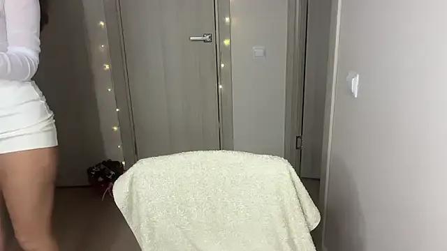 Lisa_Graham — look under my beauty dress 