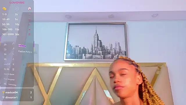 Freechat littleebonymommy on StripChat