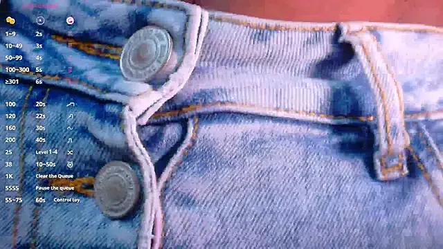 Freechat littleebonymommy on StripChat