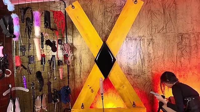 Freechat lucy_queensss on StripChat