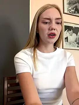 Freechat MilaMoone on StripChat