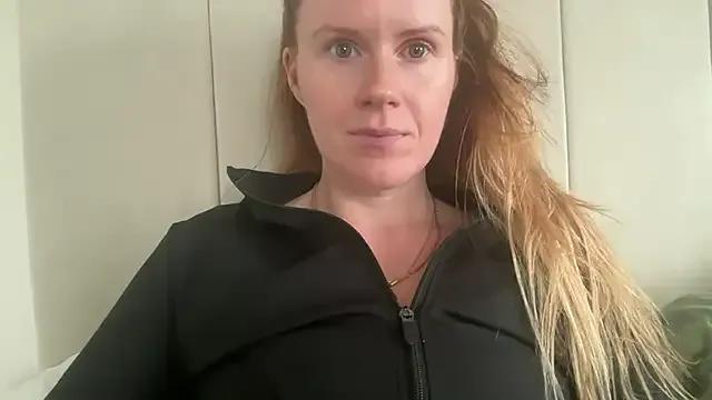 Freechat redheadrosie69 on StripChat