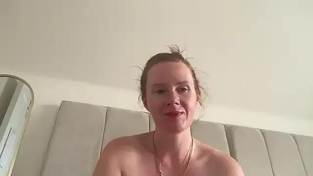 Freechat redheadrosie69 on StripChat